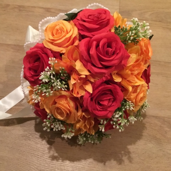 NWT Artificial Rose Wedding Bouquet - Picture 4 of 7